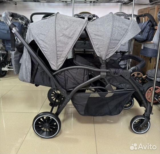 Новая прогулочная коляска для двойни
