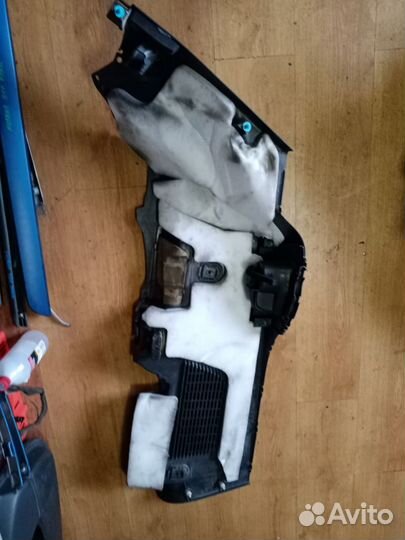 Обшивка багажника Субару трибека 08г левая