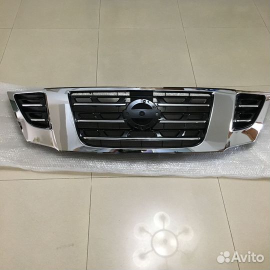 Nissan Patrol Y62 Решетка радиатора L4YH1