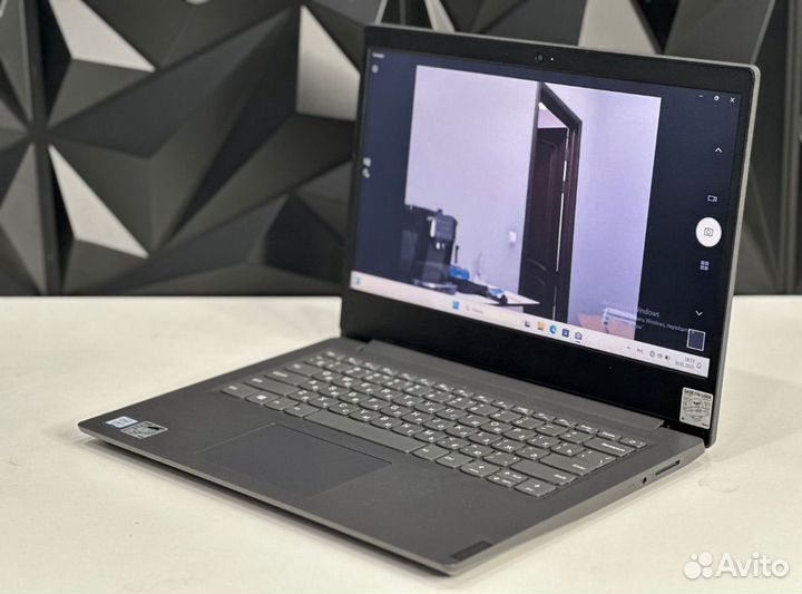 Мощный ноутбук Lenovo I3-8130U SSD-256Gb
