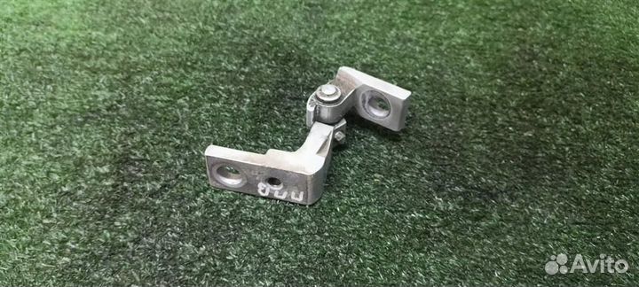 Петля двери передней правой верхняя Audi Audi A8
