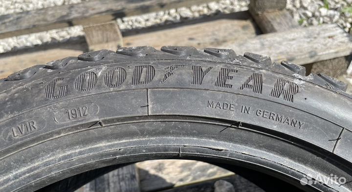 Goodyear Ultragrip Ice Arctic 225/45 R17