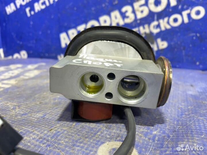 Клапан кондиционера Mitsubishi Pajero 3