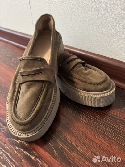 Лоферы женские