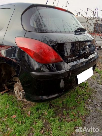 Бампер задний Peugeot 308 2008 1.6л