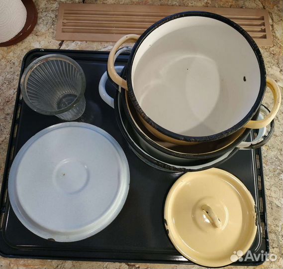 Набор посуды,бидон эмал.,тёрка,перечница