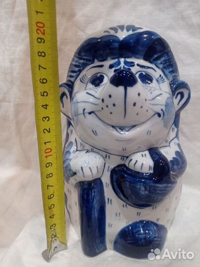 Ёжик с лукошком Гжель