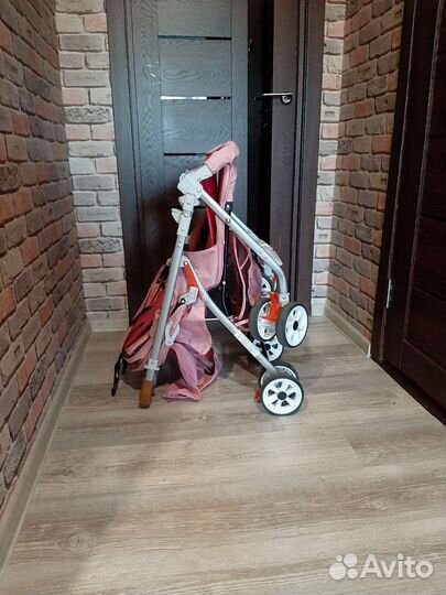 Прогулочная коляска