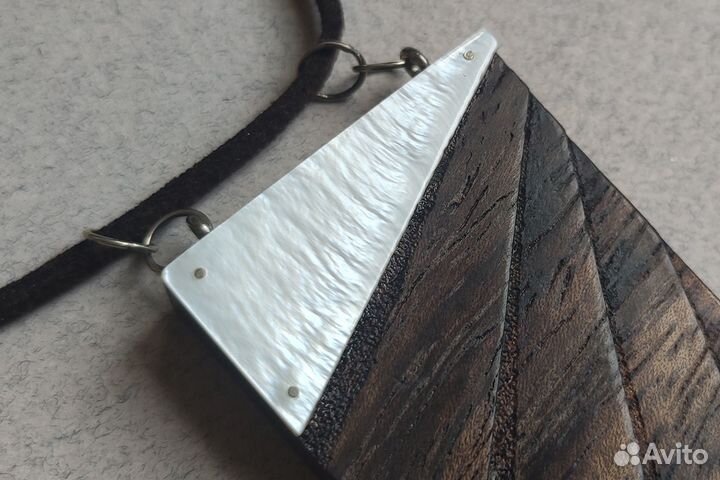 Брутальный деревянный кулон для мужчины