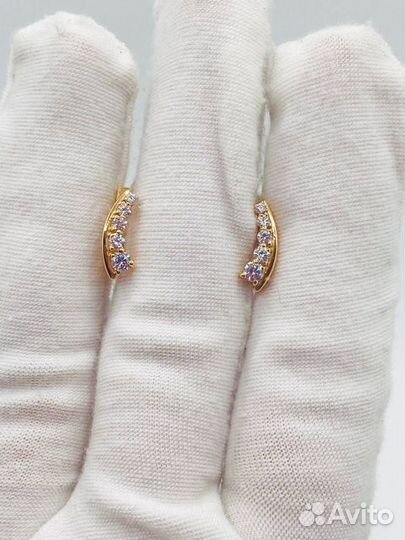 Золотые серьги с камнем