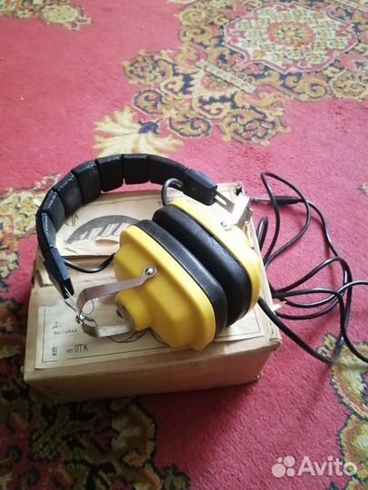 Проводные наушники