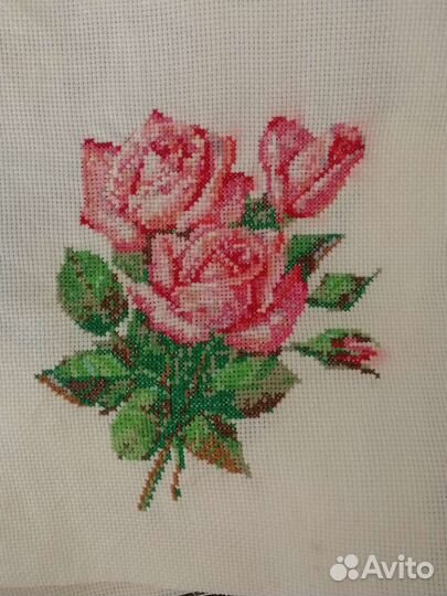 Розы. Вышитые крестом