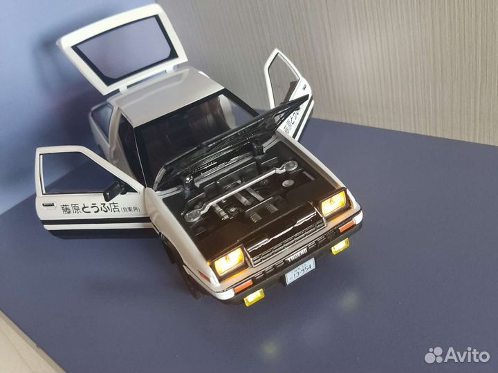 Модель машины AE86 в масштабе 1:20