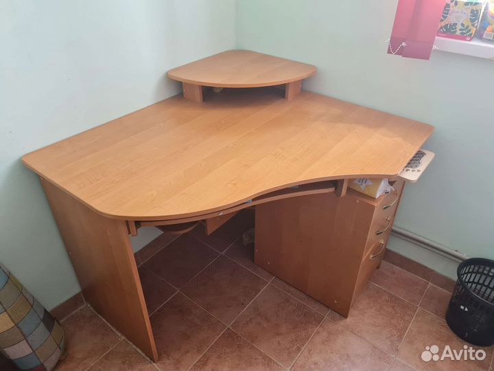 Стол компьютерный угловой