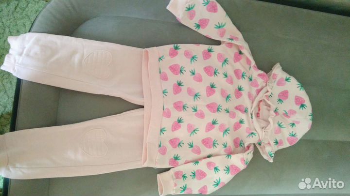 Костюмы на девочку,джинсы