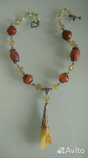 Колье из камня