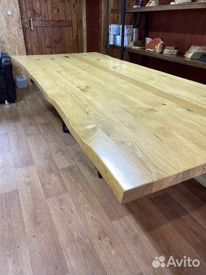 Большой стол для переговоров из массива сосны