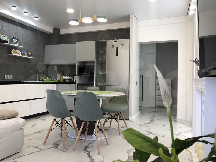 2-к. квартира, 87 м², 3/9 эт.