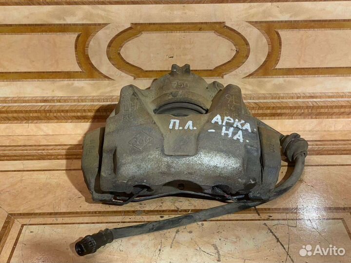 Передний левый суппорт Renault Arkana