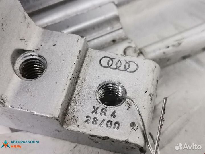 Петля двери Audi A6 4B/C5 2000 4B0833402B