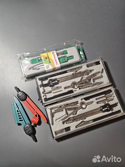 Канцелярия скрепки папки блокноты