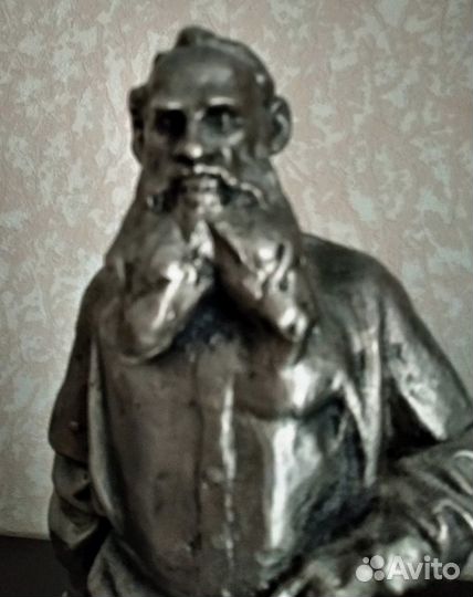 Скульптура металлическая Толстой