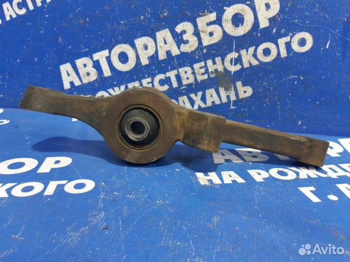 Передний правый рычаг Hyundai Sonata 4 седан 2005