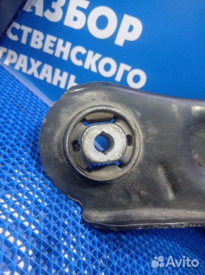 Передний правый рычаг Renault Fluence 1 седан 2011