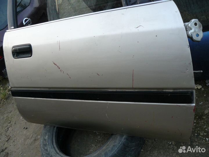 Дверь передняя правая для Toyota Corona AT170