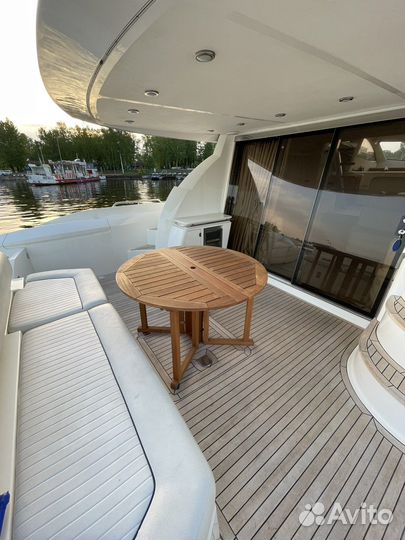 Аренда моторной яхты на компанию до 15 человек