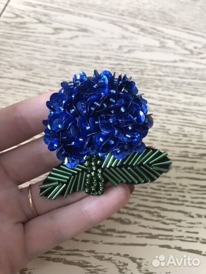 Брошь гортензия