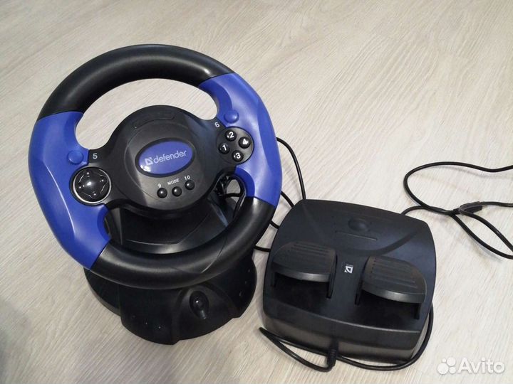 Игровой руль с педалями