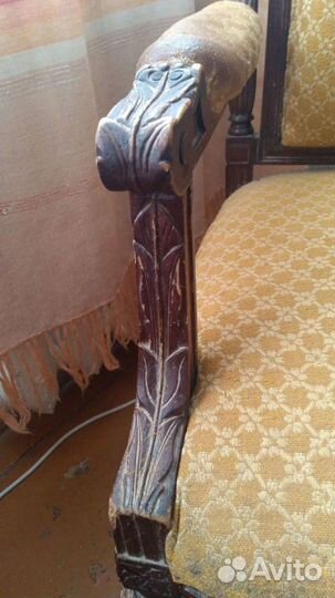 Антикварное кресло