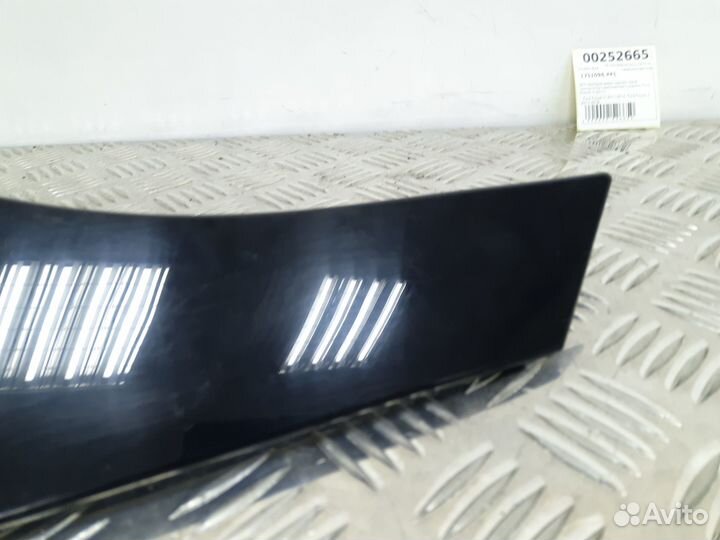 Б/У Накладка двери задней левой вертикалная#002