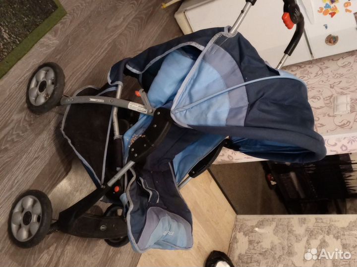 Прогулочная коляска трость