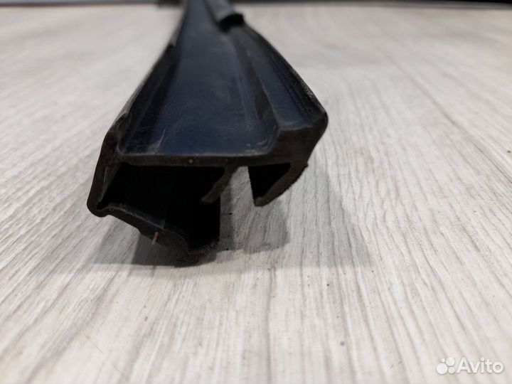 Уплотнитель перед проема стекла двери Renault mega