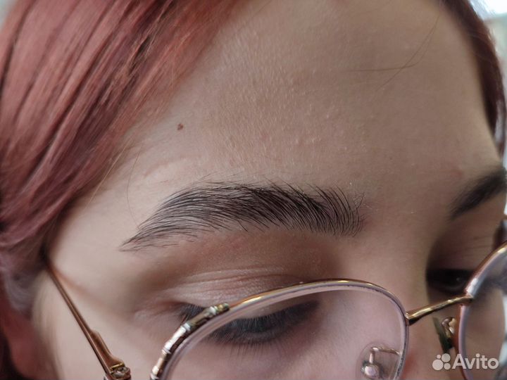 Окрашивание бровей, макияж