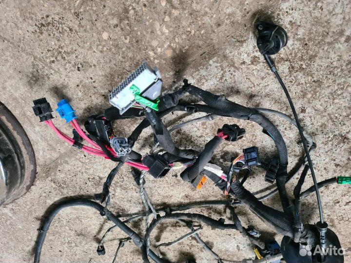 Проводка подкапотная Renault Fluence седан M4R