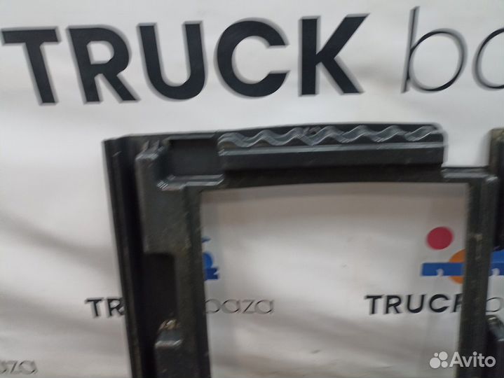 1368674 Крышка бардачка правая