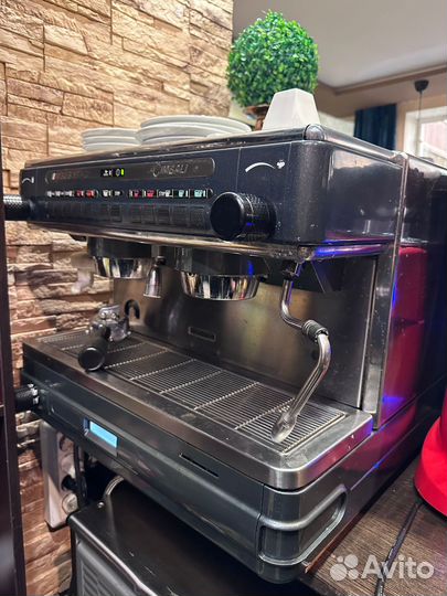 Кофемашина двухрожковая