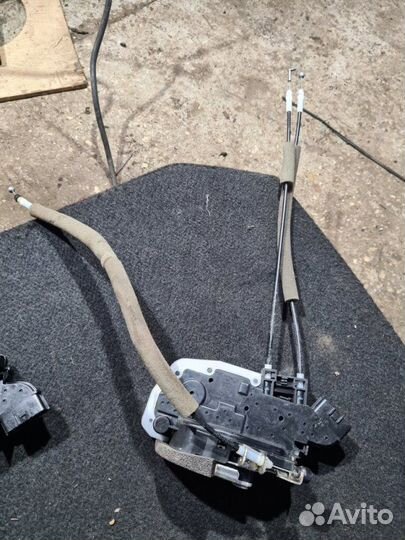 Замок боковой двери задний Nissan Juke F15 1.6 DDT