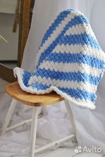 Плед для малыша вязаный