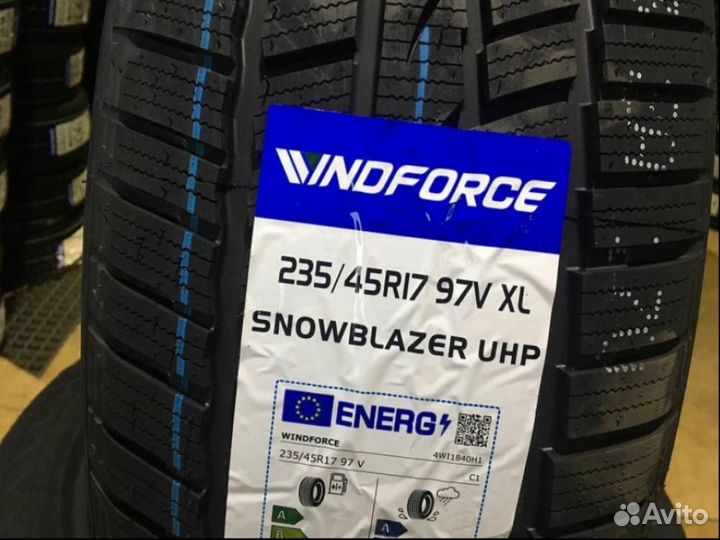 Windforce Snowblazer UHP 235/45 R17 97V