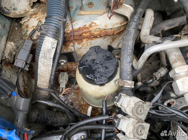 Бачок гур Nissan Serena C24