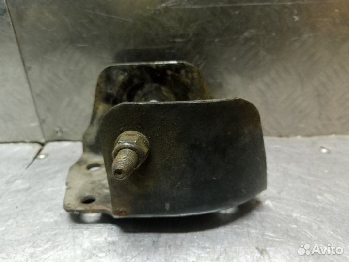 Крепление балки подвески заднее левое Renault