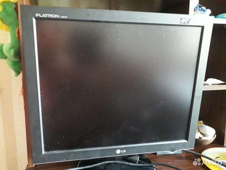 Монитор LG flatron l1960tr