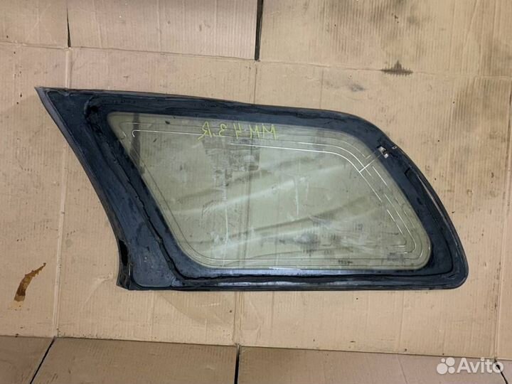 Стекло собачника з/п mitsubishi legnum EA1W