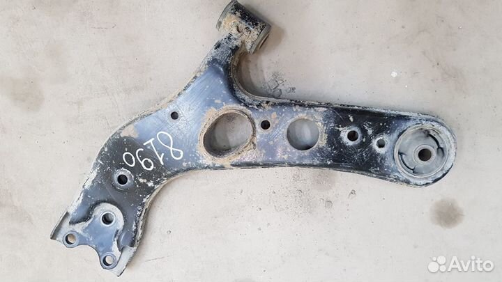 Рычаг передний нижний правый Toyota RAV4