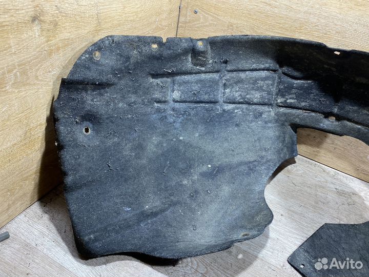 Подкрылок передний правый Skoda Octavia A5 1704439