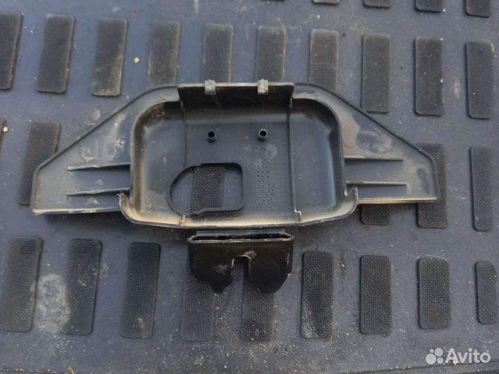 Крышка замка багажника nissan almera classic